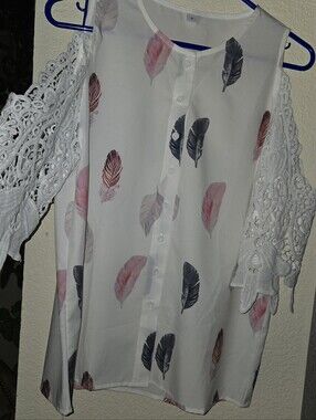New! Sz S. Cold Shoulder Blouse